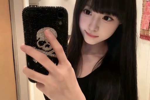 大网红“割韭菜”“哭”求原谅